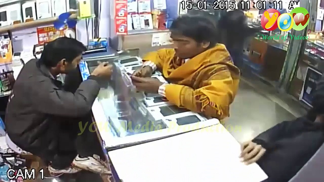 Mobile shop pe chori