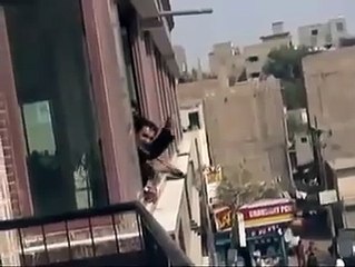 police ki aesi video apny kbhi ni dekhi o g e