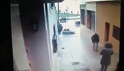 كريساج أجنبية هذا الصباح قرب فندق ماركو بولو المرجو نشر على نطاق واسع