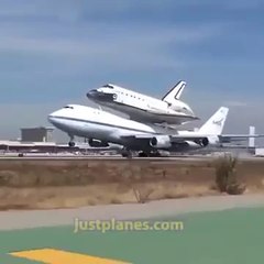 amazing landing plane carrying space shuttle