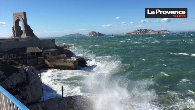 Marseille : une mer démontée des Catalans à l'Escale Borély