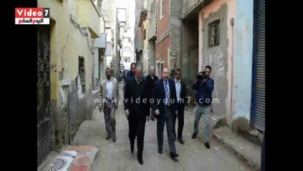 بالفيديو.. محافظ المنيا يتفقد المنزل المنهار بحى جنوب المدينة