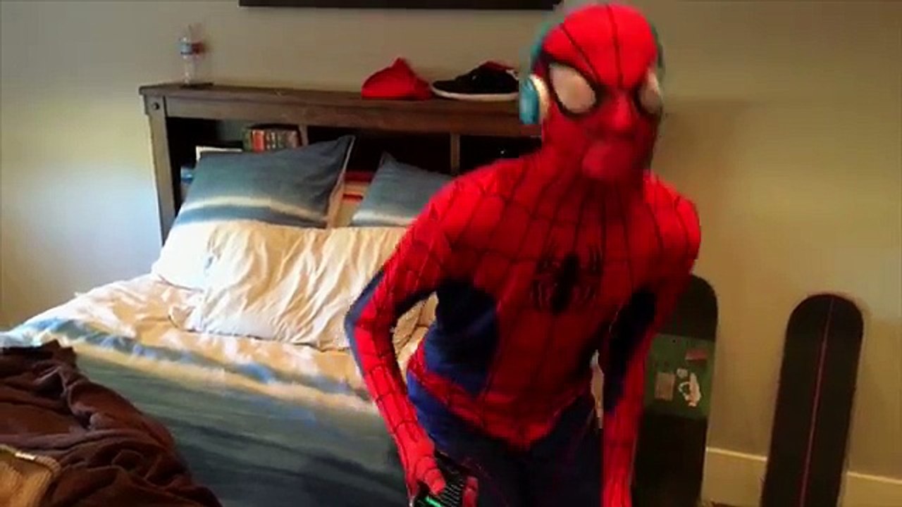 Bad Baby SuperHero Victoria Gumballs Surprise Eggs Gross Annabelle & Crybaby Daddy Toy Freaks