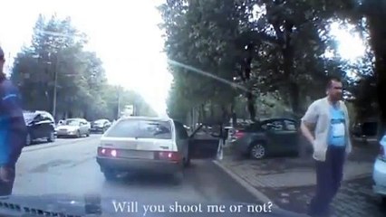 Driver Calmly Interacts With Robbers