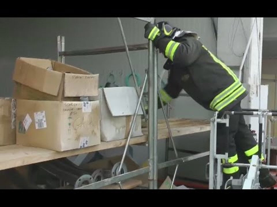 Norcia (PG) - Terremoto, recupero beni in zona industriale (24.01.17)