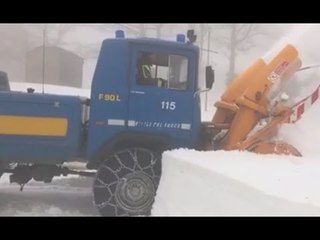 Capodirigo (AP) - Terremoto, riapertura strada liberata da neve (24.01.17)