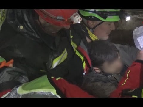Farindola (PE) - Rigopiano, recuperato un altro sopravvissuto (24.01.17)
