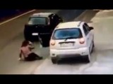 Giugliano (NA) - Rapina violenta, donna trascinata per metri (05.02.17)