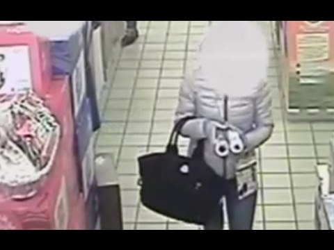 Padula (SA) - Borseggiatrici rubano portafogli ad una donna (06.02.17)