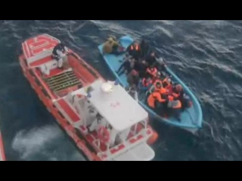 Migranti, la Nave Diciotti soccorre barchino nel Mediterraneo (04.02.17)