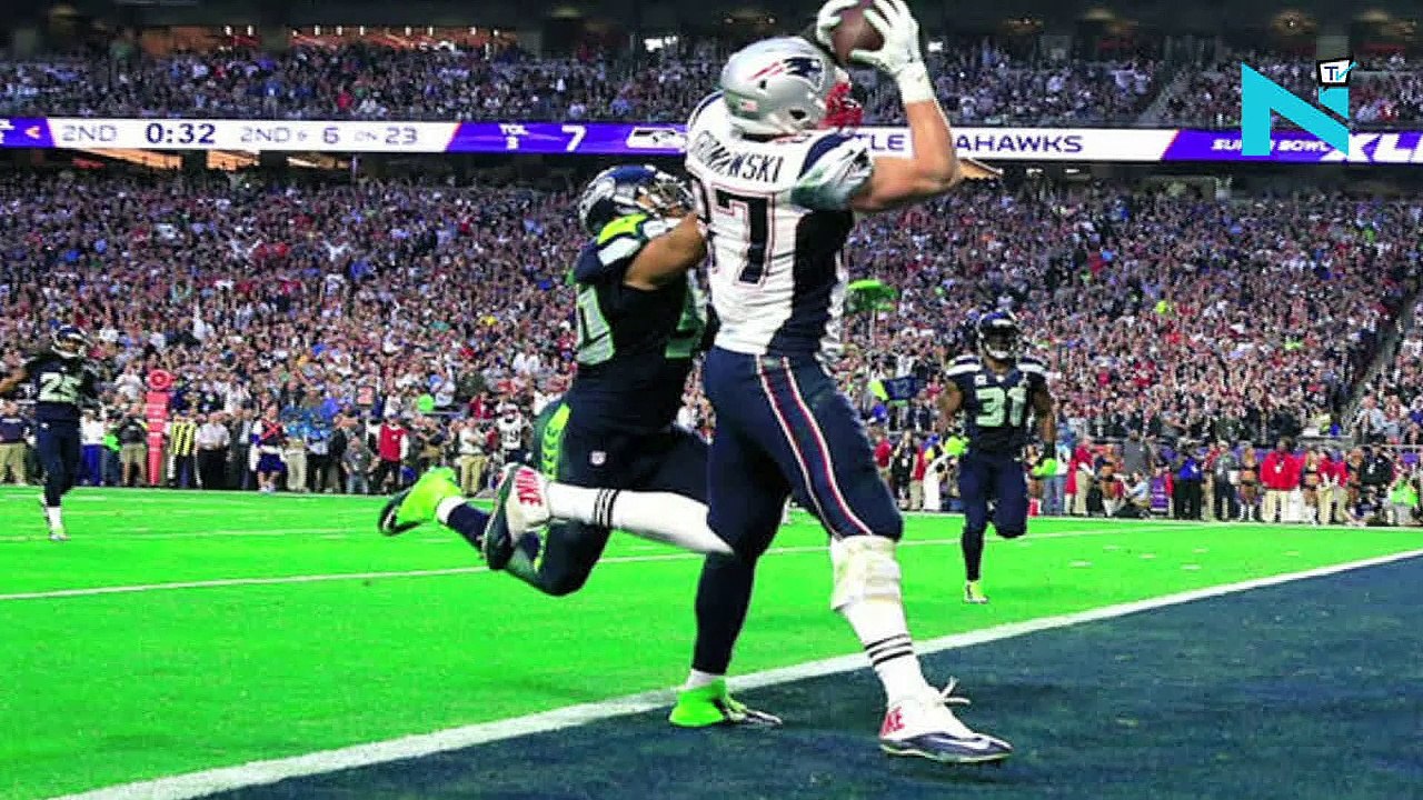 Popstar Miley Cyrus performs Laxmi Puja at her home.