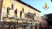 Norcia (PG) - Terremoto, lavori messa in sicurezza edificio in Via Roma (22.01.17)