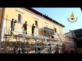 Norcia (PG) - Terremoto, lavori messa in sicurezza edificio in Via Roma (22.01.17)