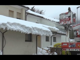 Pieve Torina (MC) - Rimozione neve per messa in sicurezza (23.01.17)