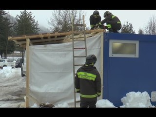 Pieve Torina (MC) - Emergenza neve, sistemazione tettoia crollata (23.01.17)