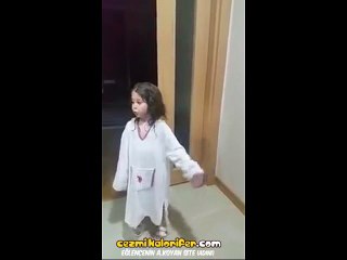 Büyümüş de Küçülmüş Ufaklıktan Ailesine Bensiz Sarılıyorsunuz Sitemi