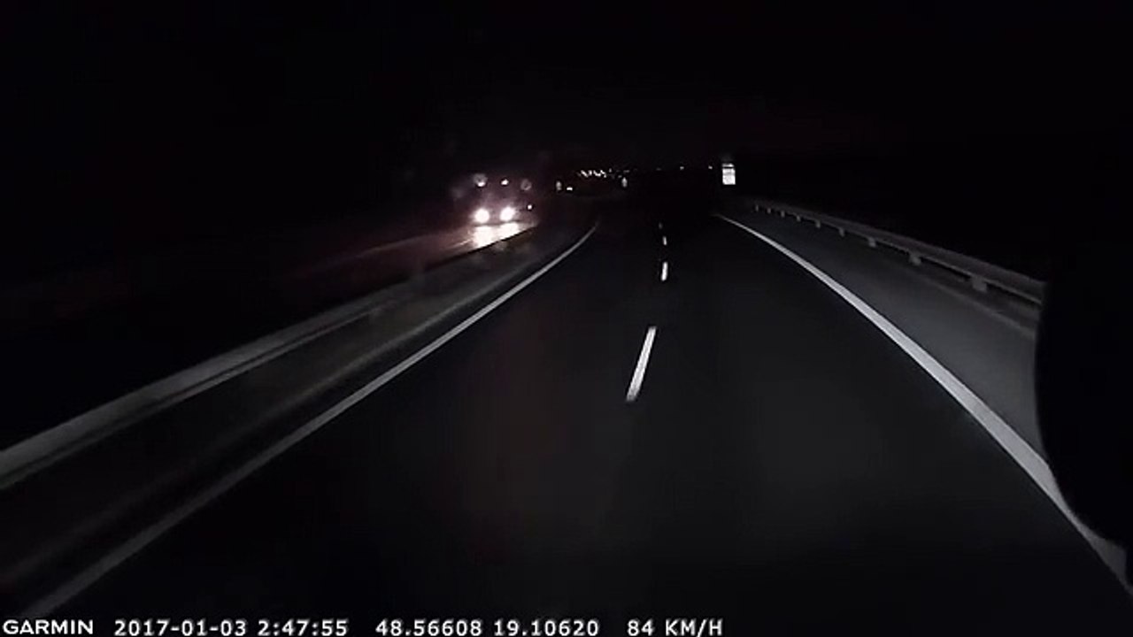 Caminhoneiro mostra por que  preciso estar sempre atento na estrada