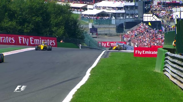 Le crash de Kevin Magnussen au volant de sa Renault au Gp de Belgique sur le circuit de Spa.