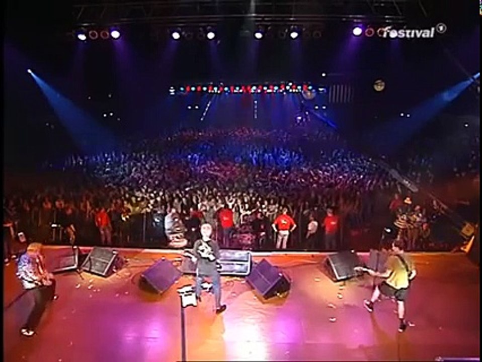 The Offspring - Kick him when he's down - live in 1997