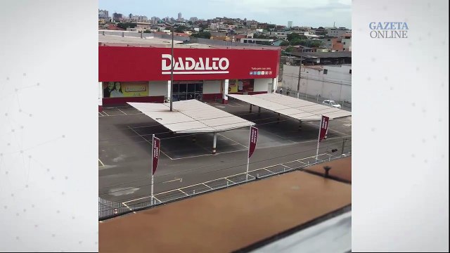 Pessoas saqueiam Dadalto de Vila Velha