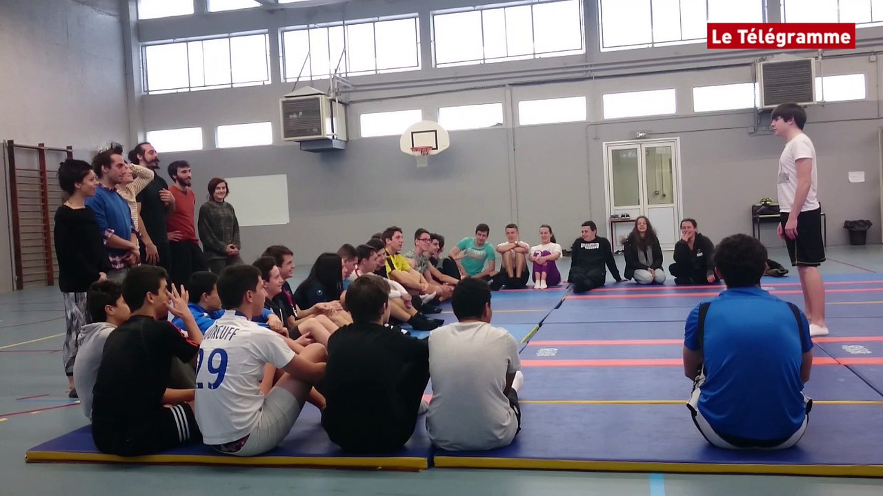 Quimper. Des lycéens sur les bancs du cirque Leroux