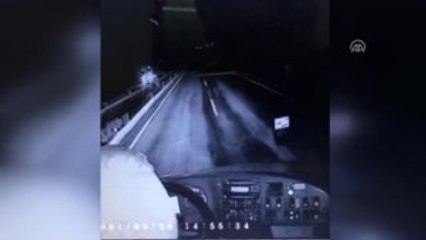 Yolcu Otobüsünün Devrilme Anı Şoför Kamerasına Takıldı
