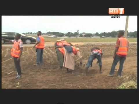 Rentrée Universitaire 2012: Plusieurs étudiants ont pris part au projet d'embelisement des cités