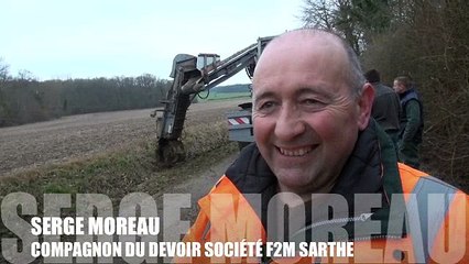 La cureuse de fossé impressionne les élus au Mont-Saint-Sulpice