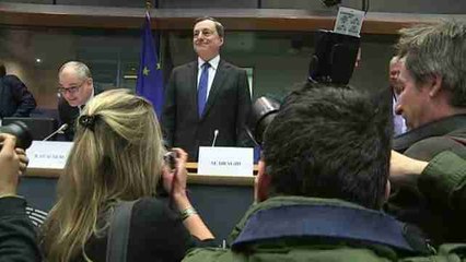 Draghi afirma que lo último que se necesita es relajar la regulación bancaria