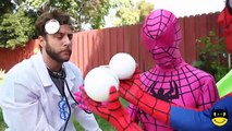 Розовый Человек-паук теряет глаз против врача ж/ Человек-Паук, Халк супергерой в реальной жизни