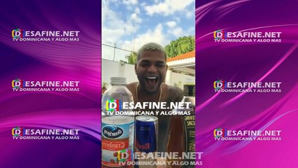 El Mayor Clasico curándose con El Alfa en su piscina durante un Instagram Live