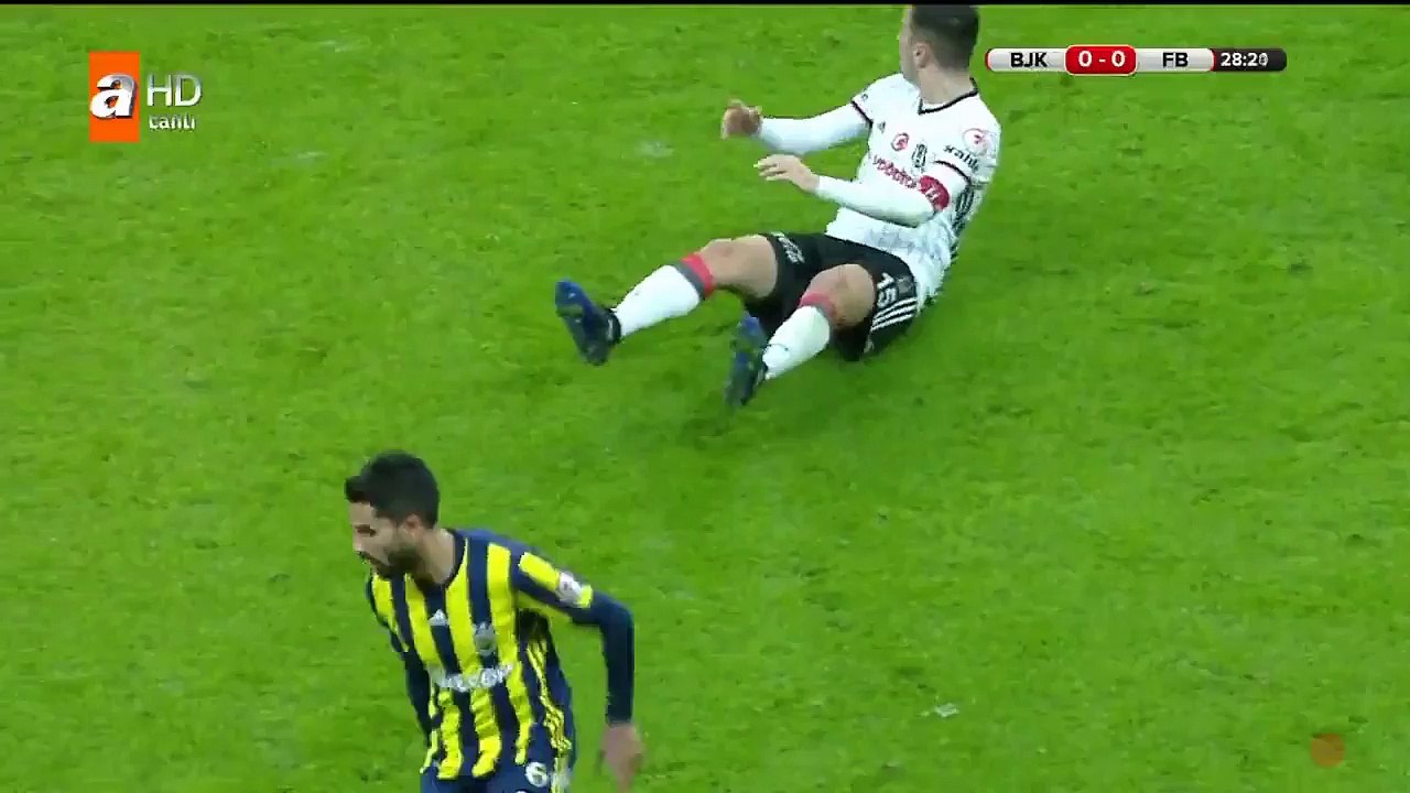 Robin Van Persie chambre méchamment les supporters adverses !