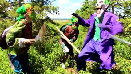 Spiderman vs Frozen Elsa WATER GUNS BATTLE! w/ Pink Spidergirl Joker Maleficent Anna Toys