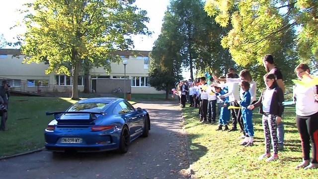 Regarder bien on y voie alex et willi a la fin