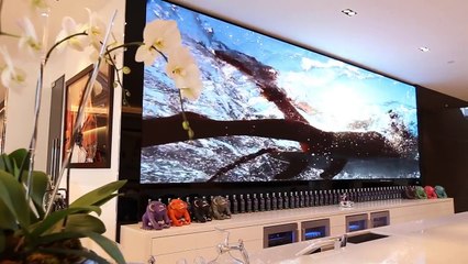 Vous cherchiez une maison à acheter, ce petit bijou est à vendre pour la modique somme de 250 Millions de dollars