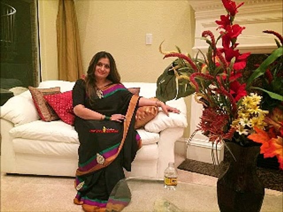 Old Malayalam Actress Sujithra's Bigs in Saree.
