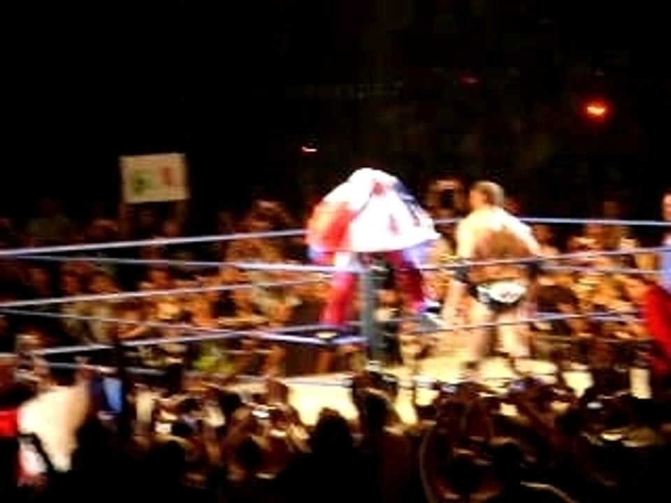 Smackdown Live Tour Paris Bercy!! Rey Mysterio entrance