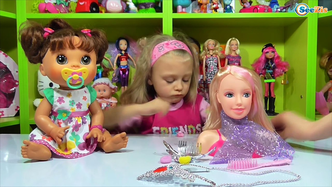✔ Кукла и Ярослава открывают новый набор игрушек. Видео для детей. Салон Красоты для девочек ✔