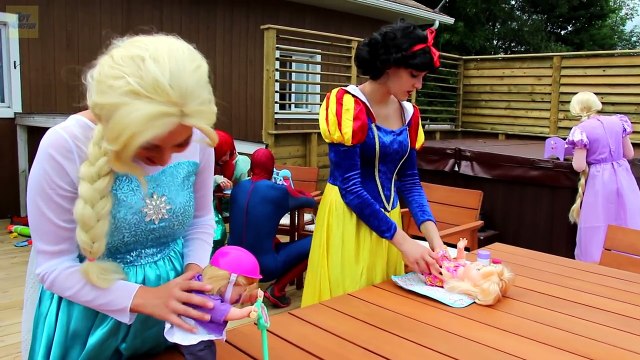 Frozen Elsa LOSES HER NOSE w/ Spiderman Pink Spidergirl Joker Hulk Bad Baby Joker girl Sup