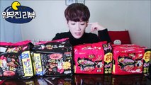 [얌무진 리뷰] 불닭볶음면 맵기 2배! 눈물의 핵불닭볶음면, 볼케이노 꼬꼬볶음면 리뷰 _ 안매운척 챌린지  _  Korean spicy noodles _ 얌무yammoo-TkiSZLQGf40