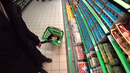 VLOG - ОБЛИЗАЛ ЖЕНЕ НОГУ! ЗАКОНЧИЛИСЬ ДЕНЬГИ. ЖЕНЯ МЕНЯ БЬЕТ!-HQRprS8tgfs