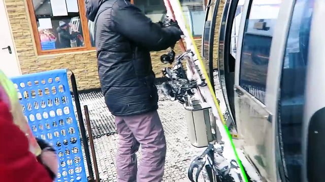 ОТПУСК С МАМОЙ - КАТАЮСЬ НА СНОУБОРДЕ _ #НЕДЕЛЯВЛОГОВ-8kMJNaSAJcM