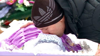 Download Video: Ukraine: Civilians mourn losses in Avdiivka fighting