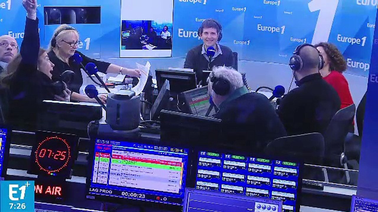 Penelope Fillon "François, tu peux me rappeler, Honey ? Je me suis trompée, j'ai envoyé toutes mes recettes de Apple Pie de Marmiton par mail au juge des affaires financières !"