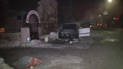 Park Halindeki Iki Araç Kundaklandı