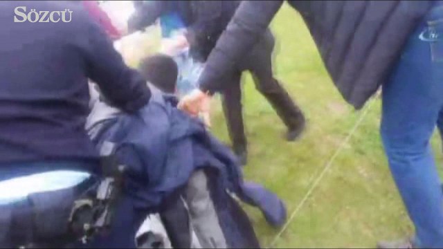 Polise yumruk atan sürücüye vatandaşlardan linç girişimi