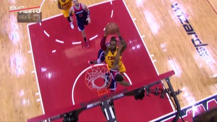 LeBron James met  Markieff Morris sur un poster