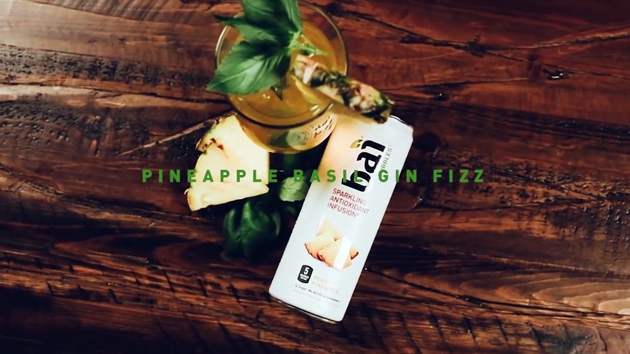 Pineapple Basil Gin Fizz-APaMXvoK3DY