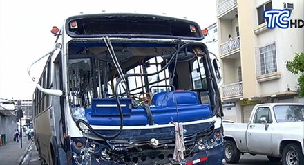 Download Video: Choque entre dos buses urbanos dejos cinco heridos en Guayaquil