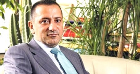 Fatih Altaylı: Robin van Persie'nin Hareketi Ağır Cezalık Suç